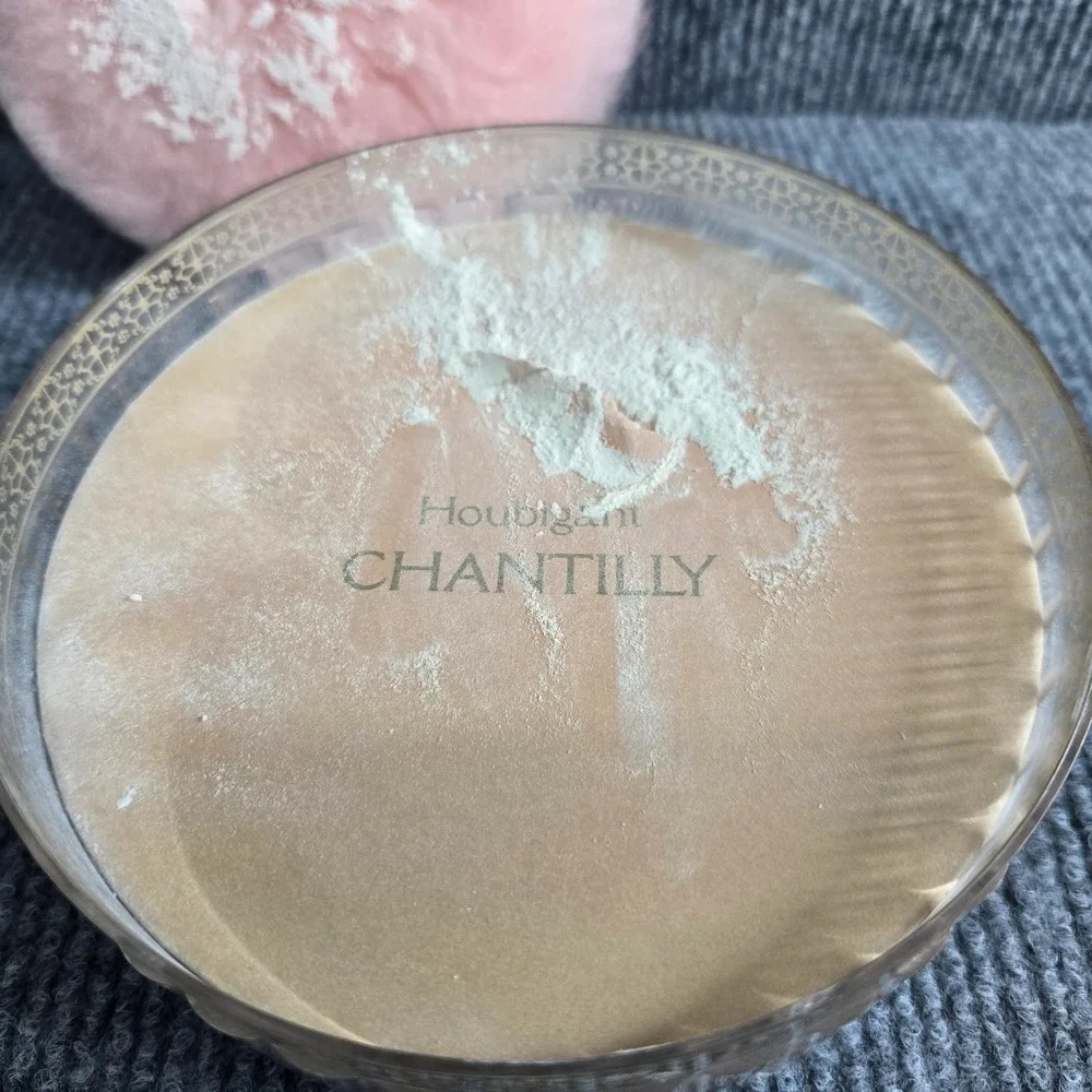Houbigant Essence de Chantilly Dusting Powder Puff Box 6oz